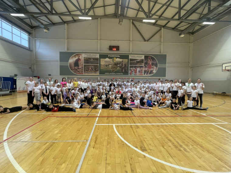 В КОНЦЕ НОЯБРЯ В СПОРТИВНОМ КОМПЛЕКСЕ "ЛИДЕР" Р. П. РАМОНЬ ПРОШЕЛ СПОРТИВНЫЙ ПРАЗДНИК, НА КОТОРОМ МАМЫ СОВМЕСТНО С ДЕТЬМИ ВЫПОЛНЯЛИ НОРМАТИВЫ ВФСК ГТО. В КОНЦЕ НОЯБРЯ В СПОРТИВНОМ КОМПЛЕКСЕ "ЛИДЕР" Р. П. РАМОНЬ ПРОШЕЛ СПОРТИВНЫЙ ПРАЗДНИК, НА КОТОРОМ МАМЫ СОВМЕСТНО С ДЕТЬМИ ВЫПОЛНЯЛИ НОРМАТИВЫ ВФСК ГТО.